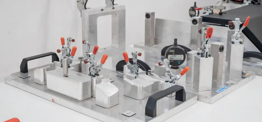 CNC fixtures with tool changers of different sizes