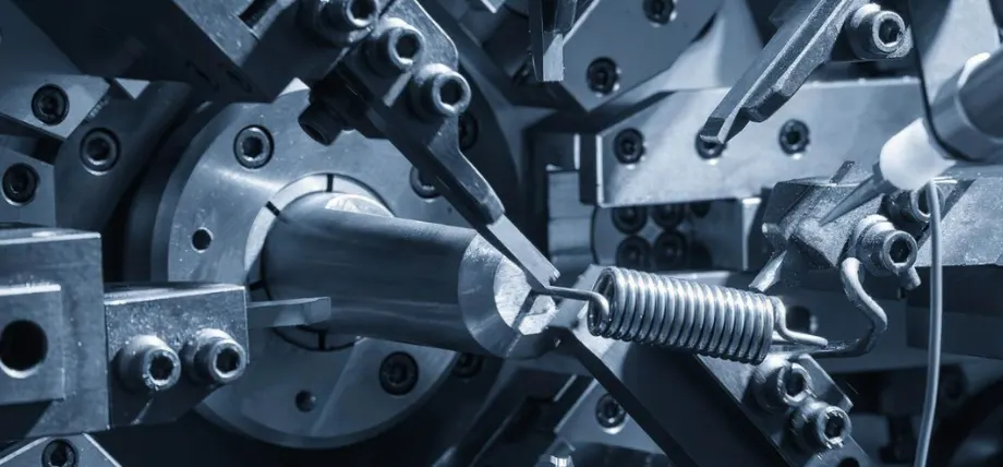 Coiling spring making machine with spring