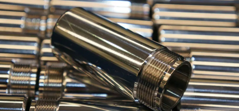 metal shaft with threads hard chrome plated