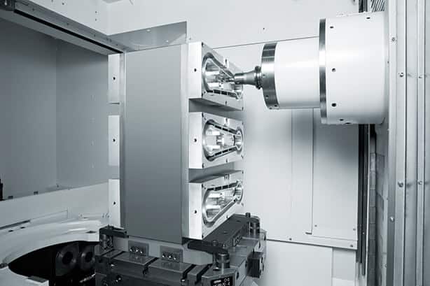 Horizontal machining center