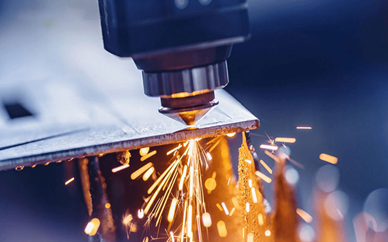 Laser cutting of metal plates