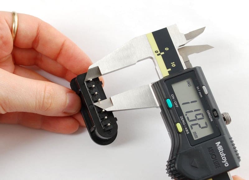 Measure the precision of connector pins