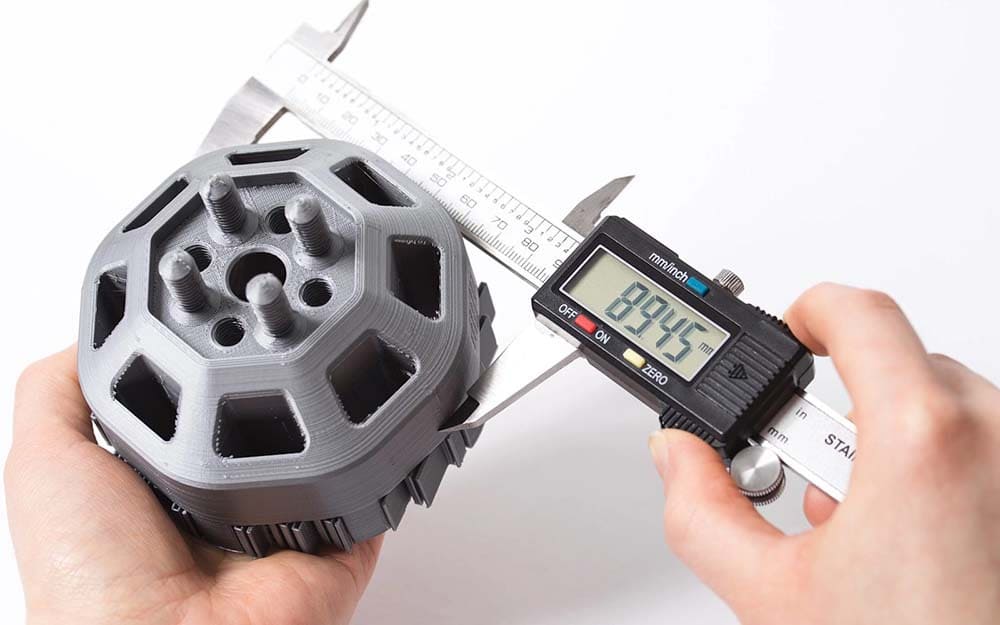 Measuring the accuracy of metal parts
