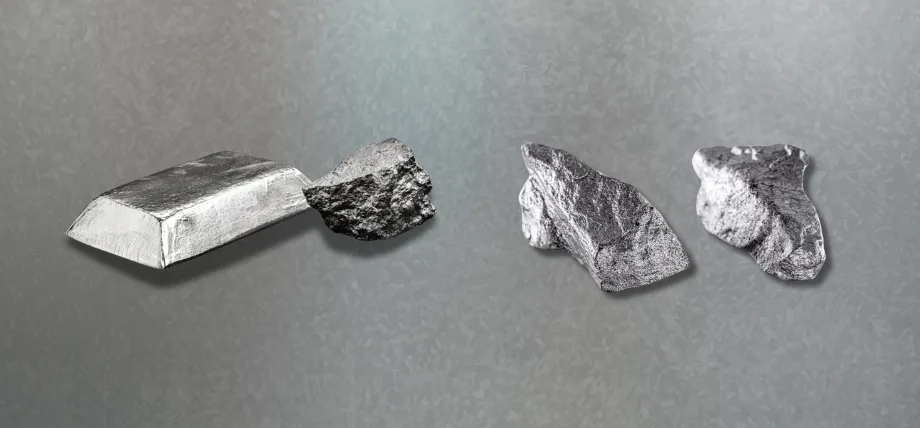 Metal ingot and pure molybdenum metal