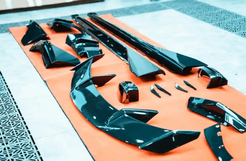 The neatly arranged carbon fiber car parts