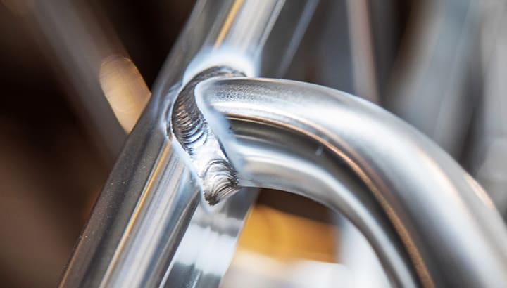 Welded metal pipe