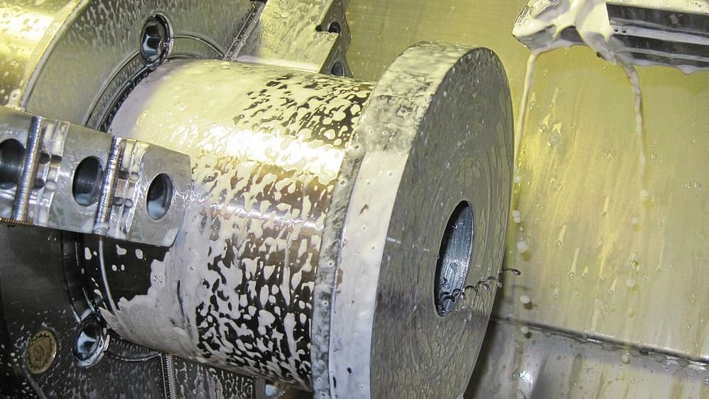 A turning tool shaping the workpiece with a large diameter