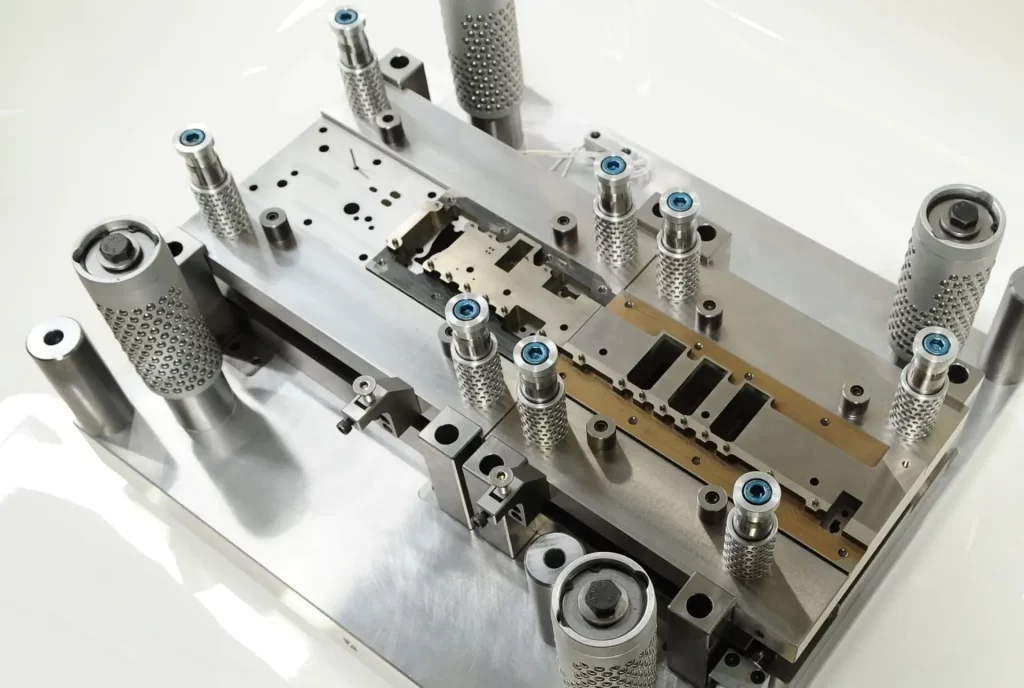 Metal stamping die
